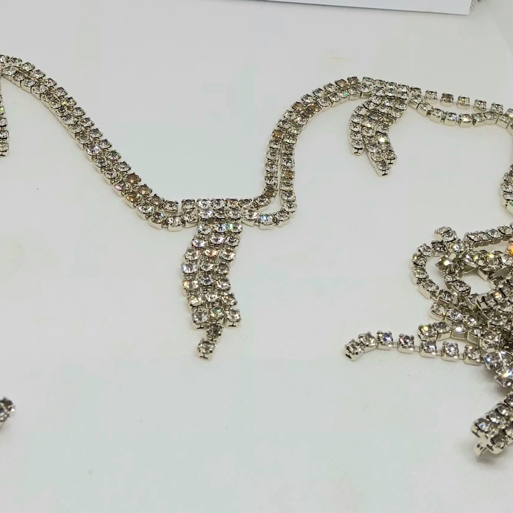 Vintage Very Long Drape Stunning Rare Statement Silver Rhinestone Necklace - Picture 10 of 15